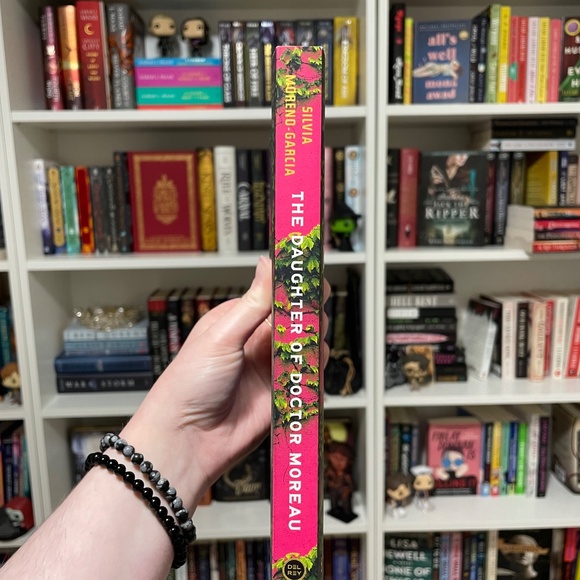 *BRAND NEW* Gothic Horror Book: The Daughter of Doctor Moreau - Picture 2 of 3